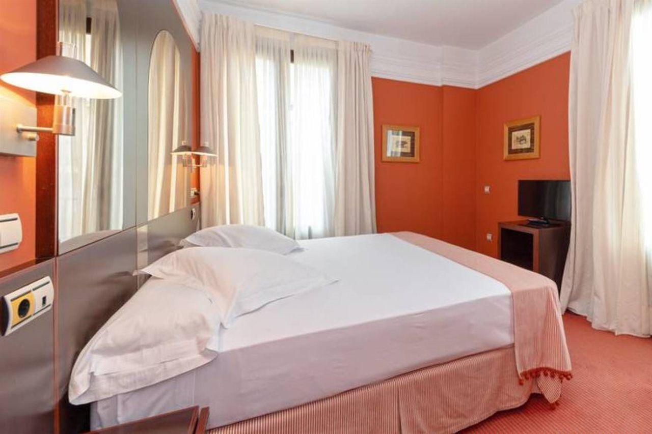 Hotel Soho Boutique Jerez เฮเรซ เด ลาฟรอนเตรา ภายนอก รูปภาพ